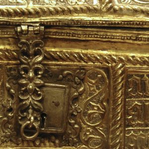 Fechadura. Pormenor de cofre relicário em prata. Século XV.