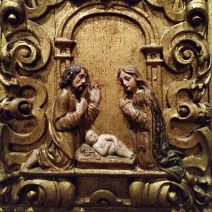 Pormenor da Sagrada Família no retábulo em talha dourada, do século XVIII.