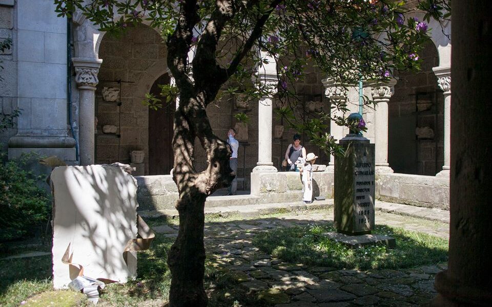 Cloister Detail of the garden of the museum, with visitors