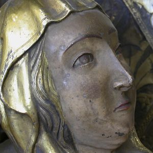 Rosto da Virgem Maria. Pormenor do Tríptico em prata dourada e esmaltes. Século XIV.