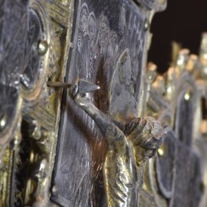 Cristo crucificado. Pormenor de cruz processional em prata. Século XIV.