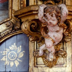 Menino. Pormenor dos painéis em talha da Igreja do Convento de Santa Clara. Século XVIII.