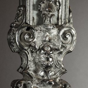 Cabeça de anjo. Pormenor de cruz em prata dourada. Século XVIII.