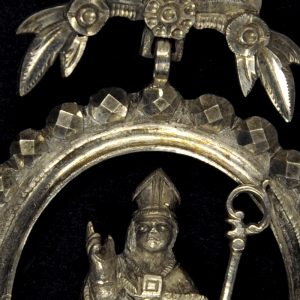 Imagem em miniatura de São Nicolau. Pormenor de medalha em prata. Séculos XVIII-XIX.