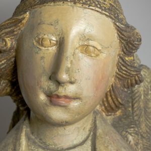 Rosto. Pormenor da escultura em calcário policromado de São Miguel. Século XVI.