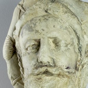 Rosto. Pormenor da escultura em calcário policromado de São Tiago. Século XVI.