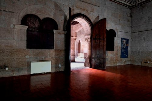 Chapter Room. View of the interior, with de doors of the portal open